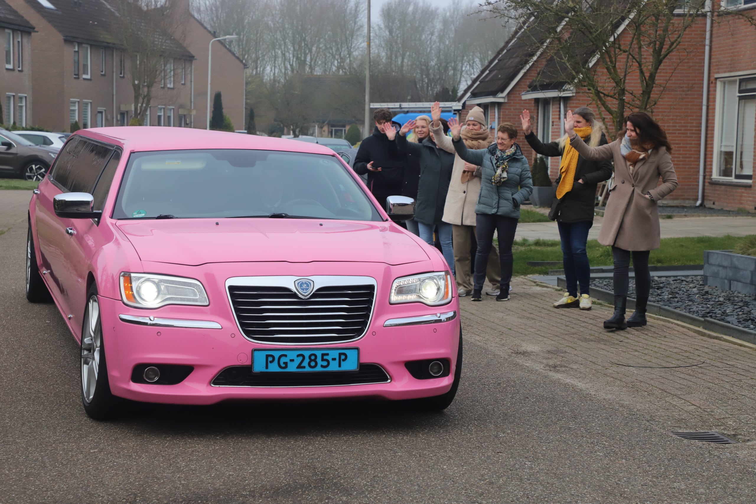 Familie de Jong wordt uitgezwaaid op hun Droomdag